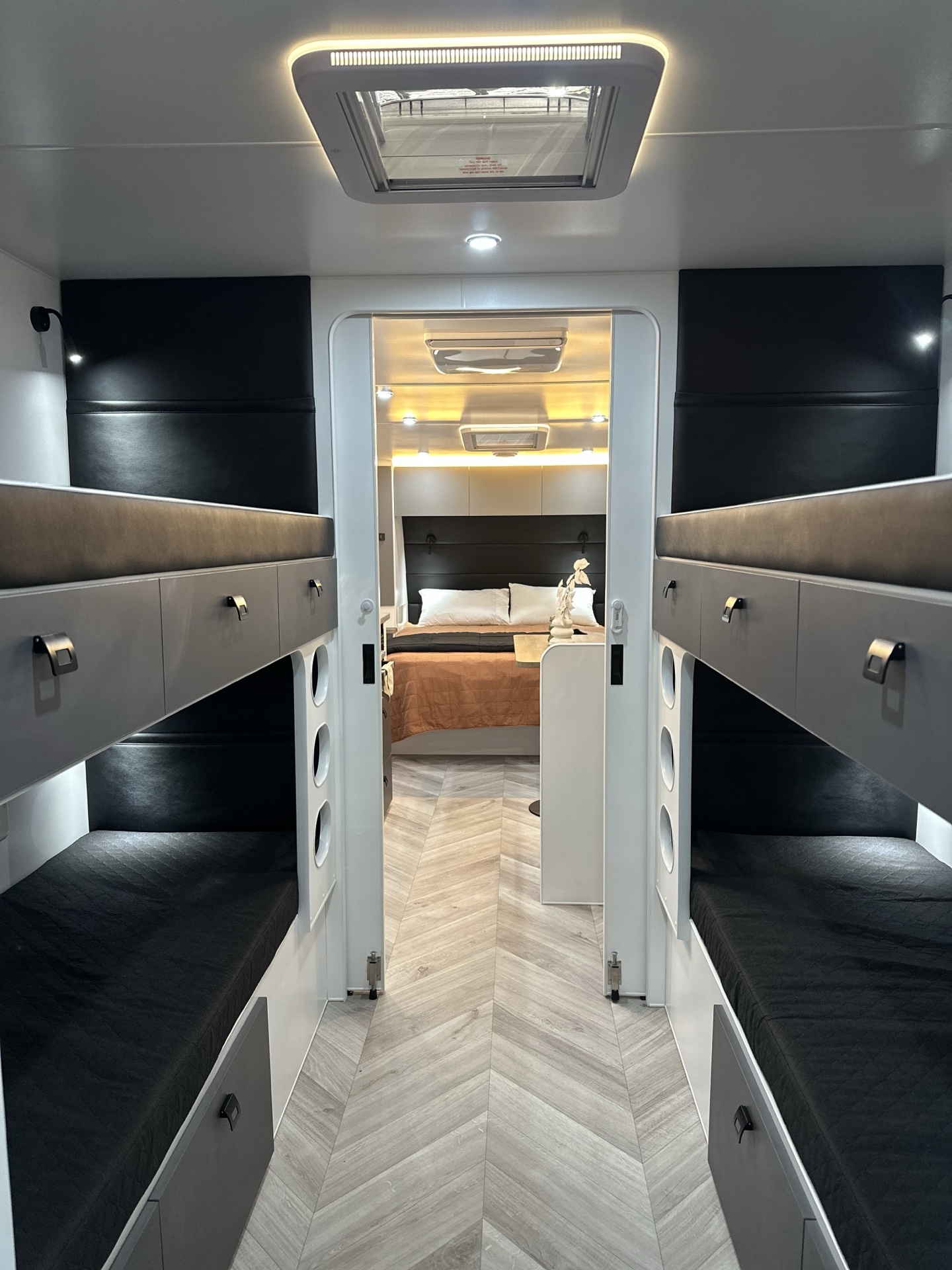 Grand Rover Infinity Interior Main